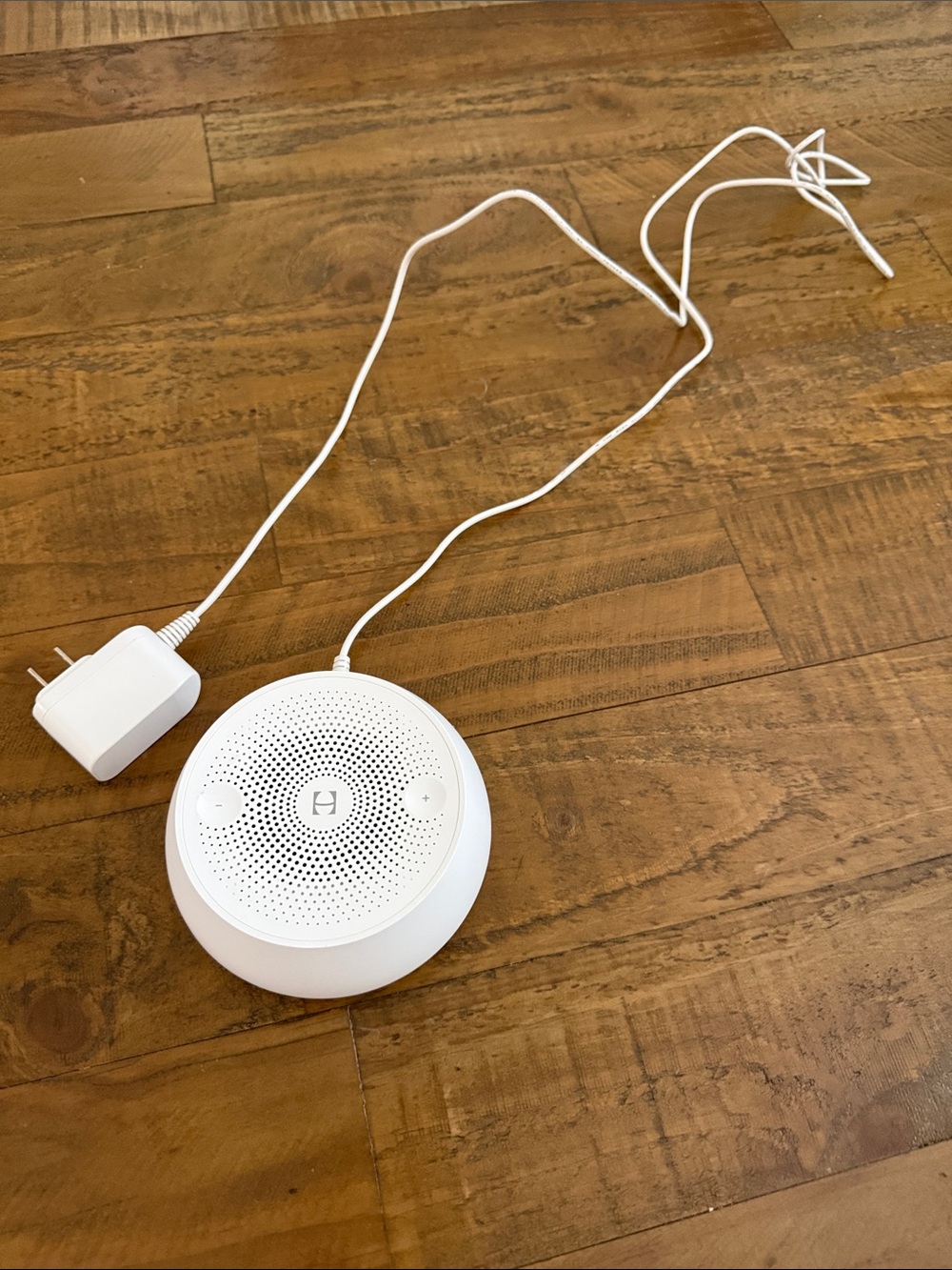 Hatch My Rest Mini White Sound Machine with AC Adapter and Speaker